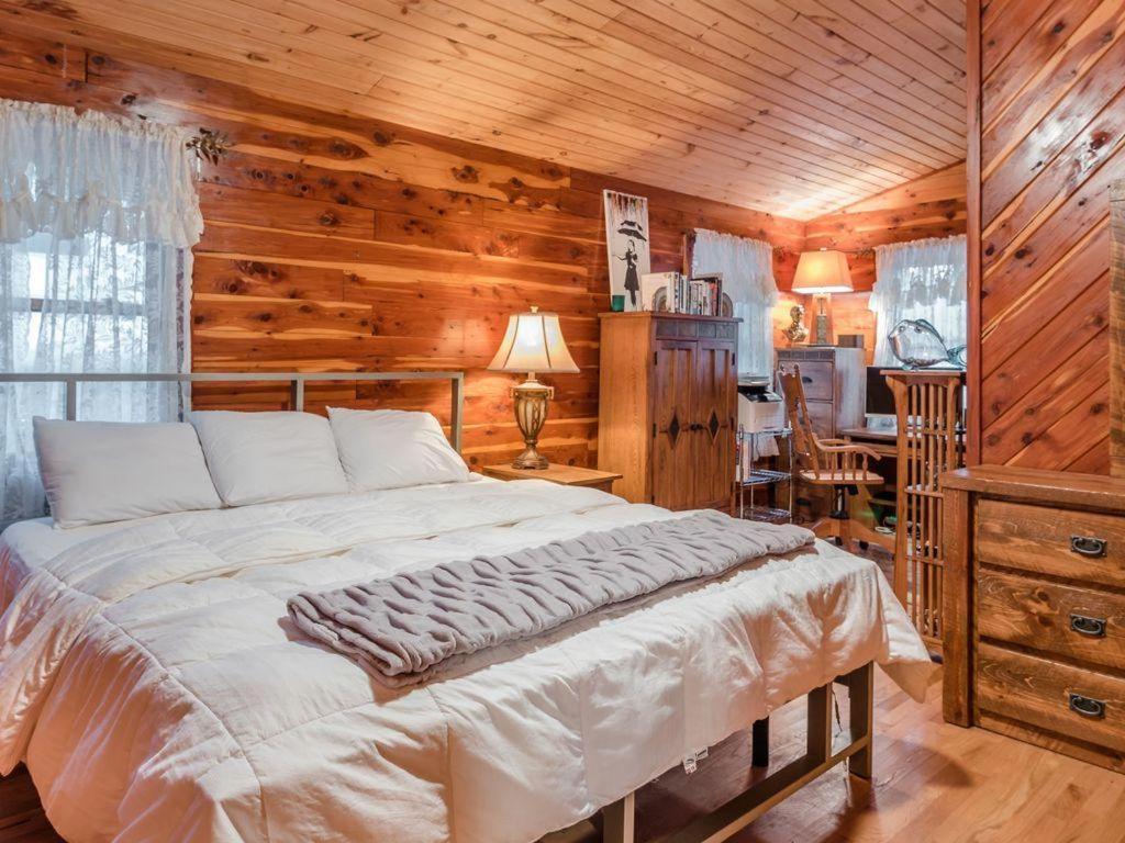 Fly Away Cabin- Modern, Serene, And Convenient Compton Exterior photo