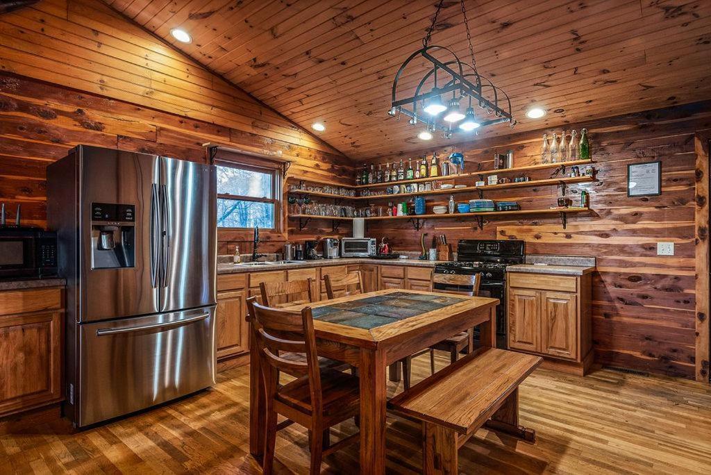 Fly Away Cabin- Modern, Serene, And Convenient Compton Exterior photo